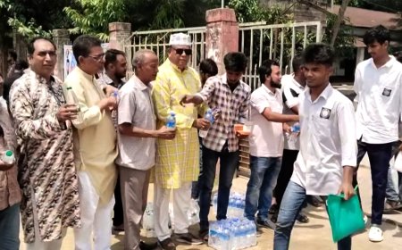 এসএসসি, দাখিল ও সমমানের পরীক্ষার্থীদের মাঝে ছাত্রদলের বিশুদ্ধ খাবার পানি, ওরস্যালাইন বিতরণ 