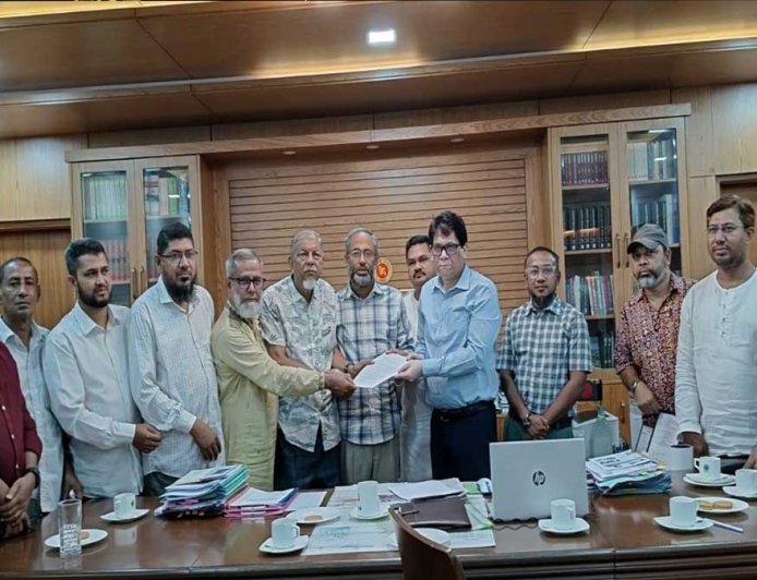 ফেনীর সেই মাদককারবারির বিরুদ্ধে ব্যবস্থা নিতে স্মারকলিপি