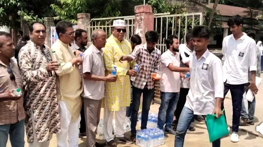 এসএসসি, দাখিল ও সমমানের পরীক্ষার্থীদের মাঝে ছাত্রদলের বিশুদ্ধ খাবার পানি, ওরস্যালাইন বিতরণ 