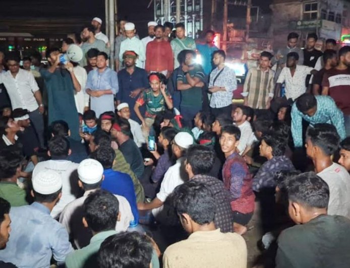 ফেনীতে আ'লীগ নিষিদ্ধের দাবিতে জুলাই যোদ্ধাদের ‘ব্লকেড’ কর্মসূচি