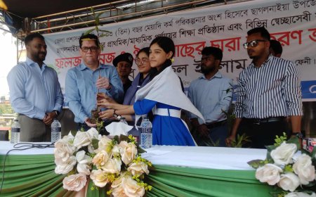 ছাগলনাইয়ায় ফলজ, বনজ ও ঔষধি গাছের চারা বিতরণ